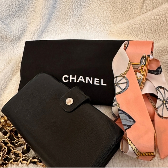 Authentic Chanel - Picture 6 of 7